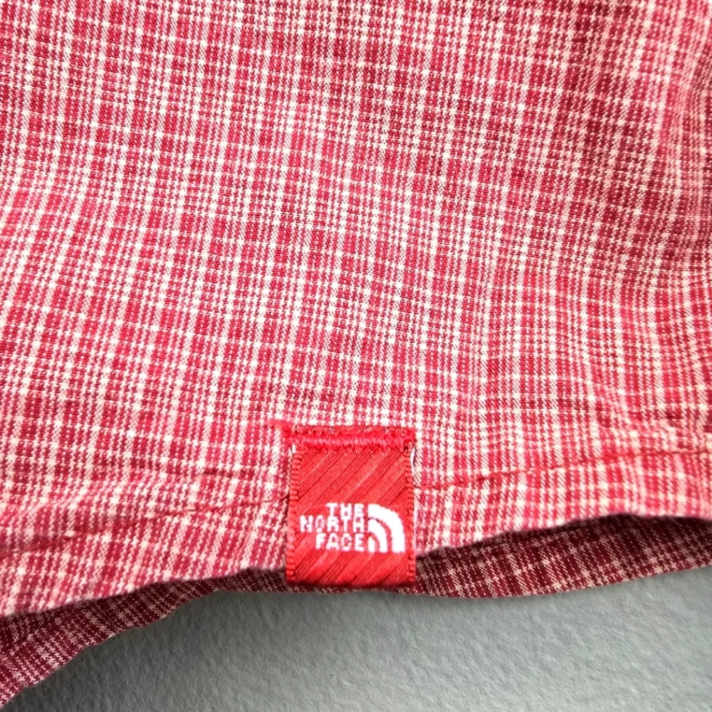 THE NORTH FACE Casual Button Down Long Sleeve Red Shirt Men Size L Preppy Office